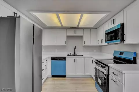 3720 Snorkel Cir #4, Las Vegas, NV 89108