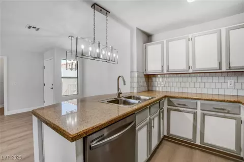 8452 Boseck Dr #208, Las Vegas, NV 89145