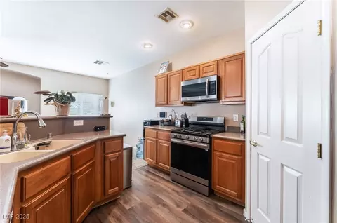 6433 Buck Jones Ave #103, Las Vegas, NV 89122