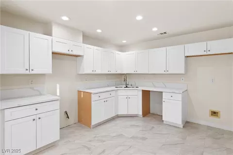 Kitchen - 2162 Camel Mesa Dr, Laughlin, NV 89029 photo 3 of 6