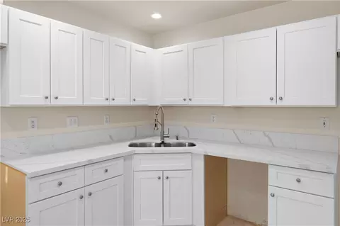 Kitchen - 2162 Camel Mesa Dr, Laughlin, NV 89029 photo 4 of 6