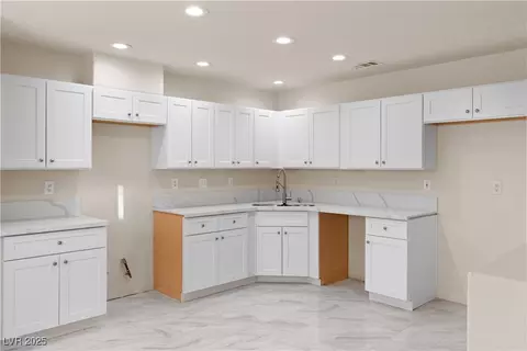 Kitchen - 2162 Camel Mesa Dr, Laughlin, NV 89029 photo 5 of 6