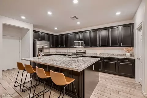 10200 Skye Castle Dr, Las Vegas, NV 89166