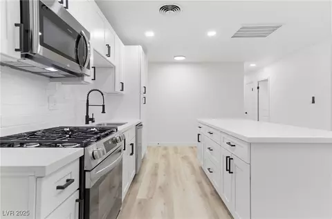 2912 Scarlet Oak Ave, Las Vegas, NV 89104