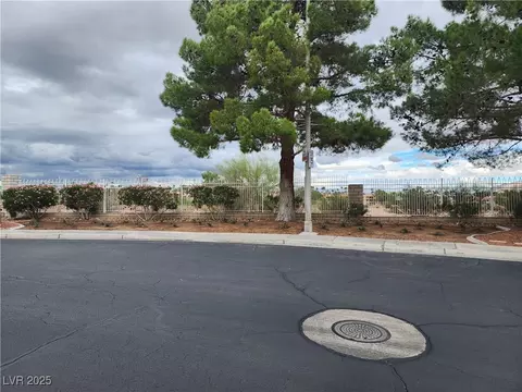Exterior - 2138 Eaglepath Cir, Henderson, NV 89074 photo 2 of 6