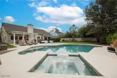 3241 Shoreline Dr, Las Vegas, NV 89117