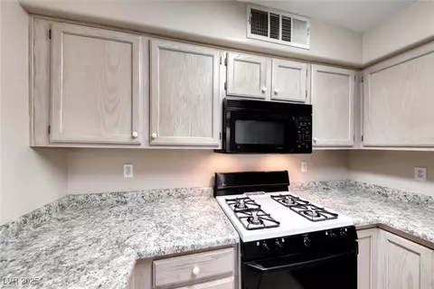 3425 E Russell Rd #147, Las Vegas, NV 89120