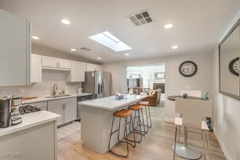 1564 Vegas Valley Dr, Las Vegas, NV 89169