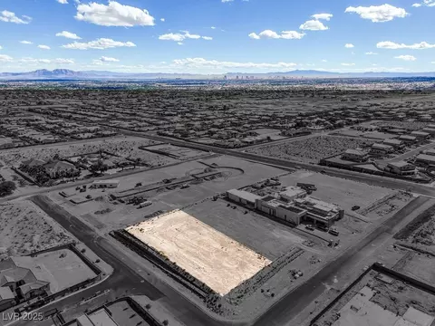 5694 Egan Crest Dr, Las Vegas, NV 89149