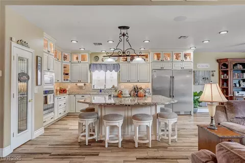 10555 Refugio St, Las Vegas, NV 89141