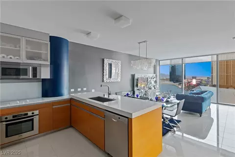 3722 Las Vegas Blvd #705, Las Vegas, NV 89158