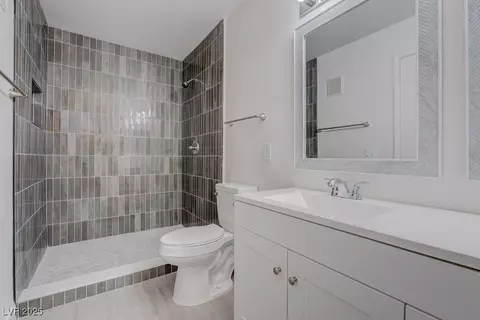 3060 Tarpon Dr #204, Las Vegas, NV 89120