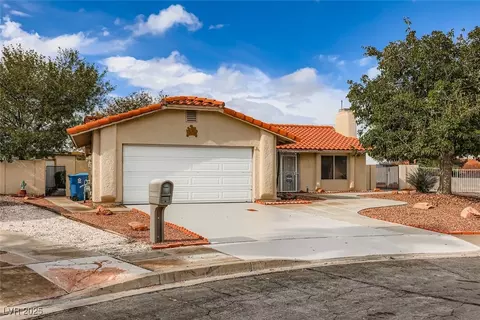 425 Woodridge Dr, Henderson, NV 89015