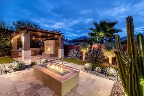 5742 Shadow Bend Dr, Las Vegas, NV 89135
