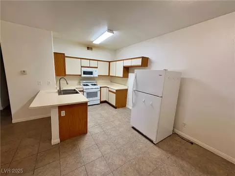 5751 E Hacienda Ave #226, Las Vegas, NV 89122