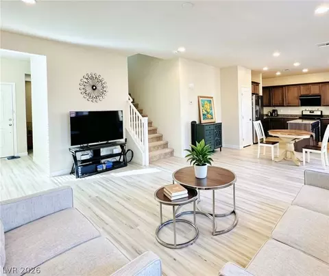 8938 Whitten Park Ave, Las Vegas, NV 89148