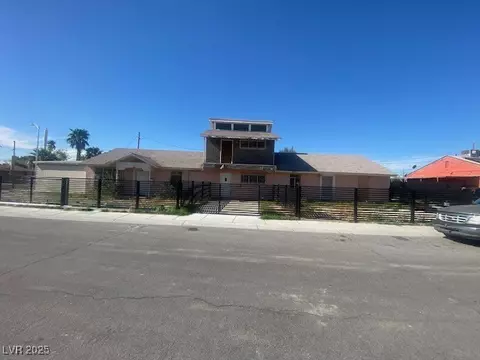 130 Palm Ln, Las Vegas, NV 89101