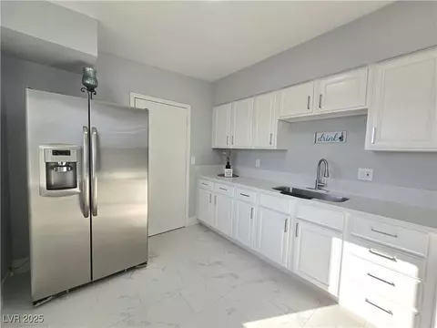 3724 Waikiki Ave, Las Vegas, NV 89104