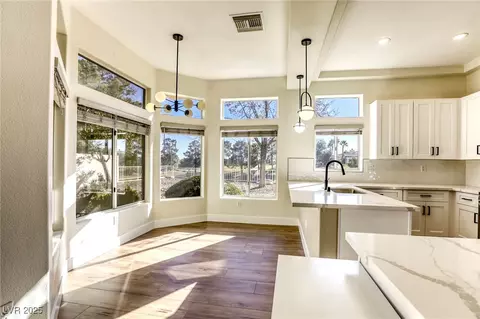 9800 Villa Ridge Dr, Las Vegas, NV 89134