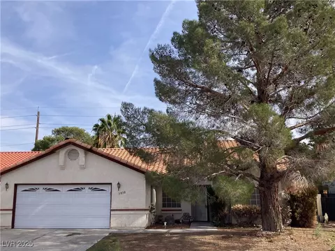 3838 Moongate Cir, Las Vegas, NV 89103