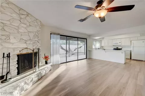 2499 Swan Ln, Las Vegas, NV 89121