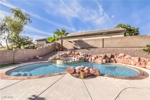7617 Roop St, Las Vegas, NV 89131
