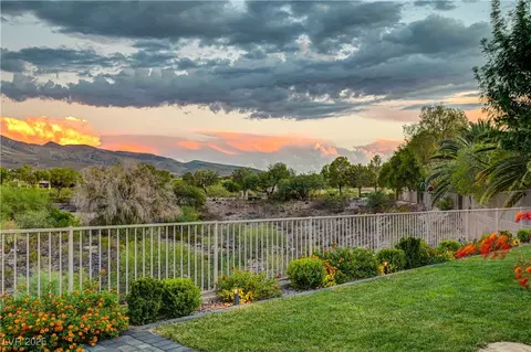 105 Fountainhead Cir, Henderson, NV 89052