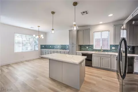 10641 Jamestown Square Ave, Las Vegas, NV 89166