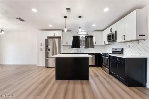 4461 Bennett Dr, Las Vegas, NV 89121