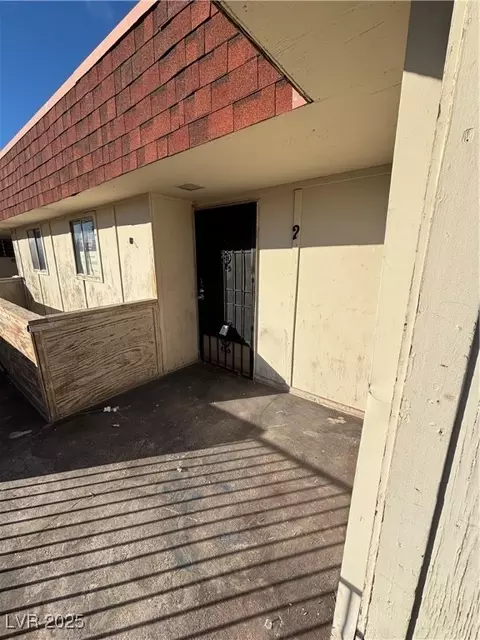 5408 Swenson St #2, Las Vegas, NV 89119