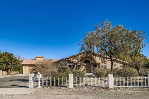 6140 N Grand Canyon Dr, Las Vegas, NV 89149