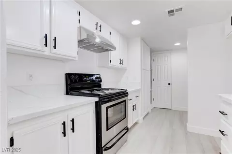 5792 Ambassador Ave #102, Las Vegas, NV 89122