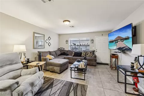 2132 Bavington Dr #B, Las Vegas, NV 89108