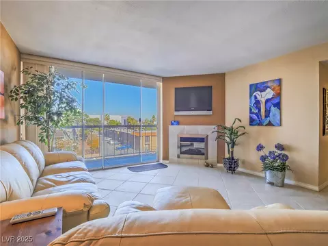 725 N Royal Crest Cir #231, Las Vegas, NV 89169