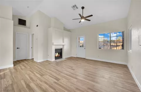 1620 N Torrey Pines Dr #203, Las Vegas, NV 89108