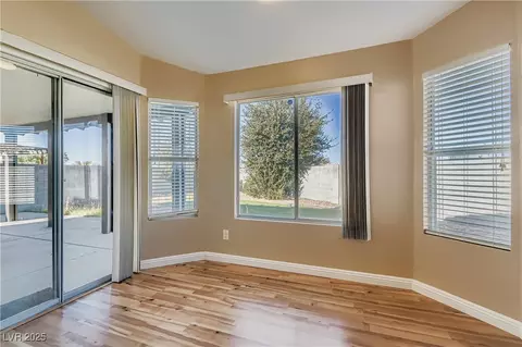Living - 908 Dodee Ct, Henderson, NV 89015 photo 4 of 6