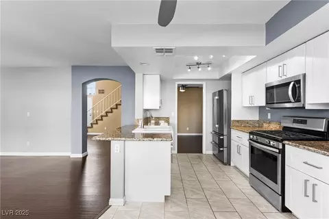 6124 Warm River Rd, Las Vegas, NV 89108