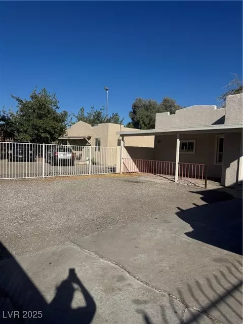 2525 Meadows Ave, Las Vegas, NV 89101