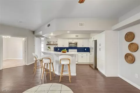 6709 Cobre Azul Ave #102, Las Vegas, NV 89108