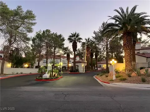 2975 Bluegrass Ln #521, Henderson, NV 89074