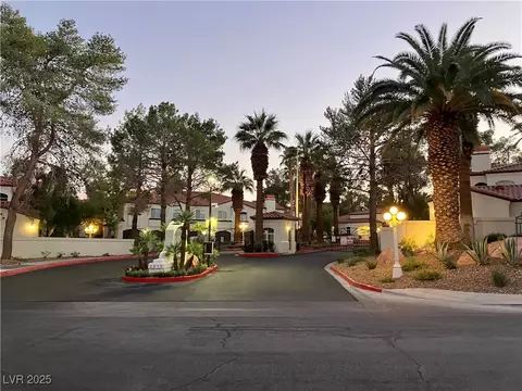 2975 Bluegrass Ln #521, Henderson, NV 89074