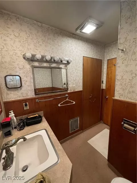 Bath - 736 Avenue G, Ely, NV 89301 photo 2 of 5