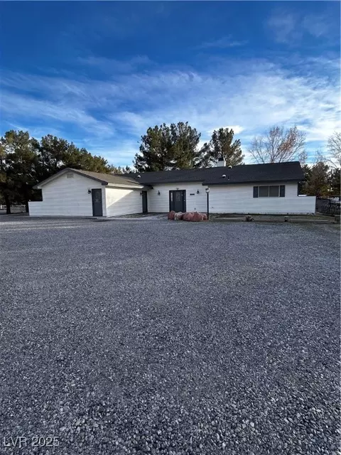 2481 E Falcon St, Pahrump, NV 89048