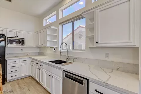 10725 Mission Lakes Ave, Las Vegas, NV 89134