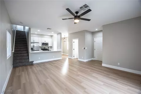 1424 Bow Creek Ct, Las Vegas, NV 89128
