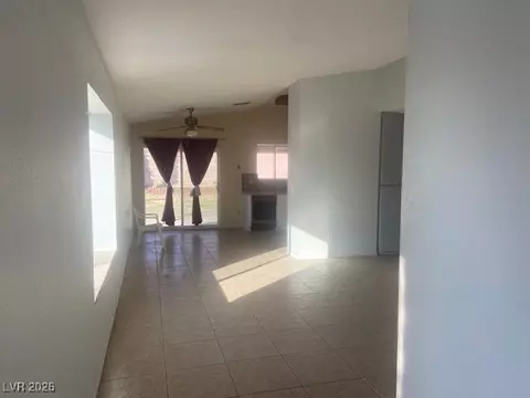 Living - 3027 Soledad Dr, Laughlin, NV 89029 photo 2 of 3