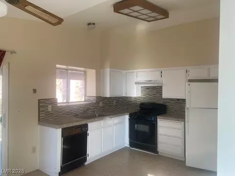 Kitchen - 3027 Soledad Dr, Laughlin, NV 89029 photo 2 of 3
