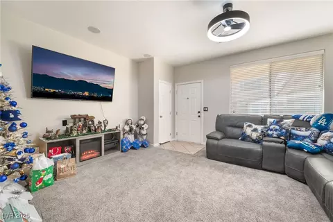 6880 Silver Eagle Ave, Las Vegas, NV 89122