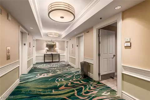 135 E Harmon Ave #915, Las Vegas, NV 89109