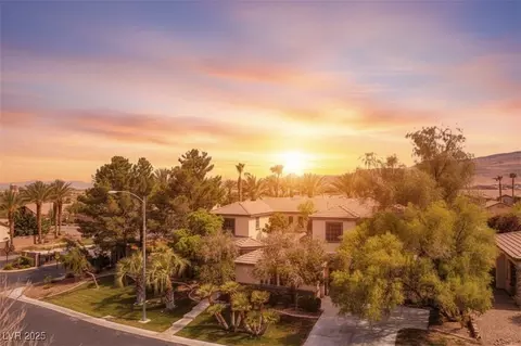 10127 Clifton Forge Ave, Las Vegas, NV 89148